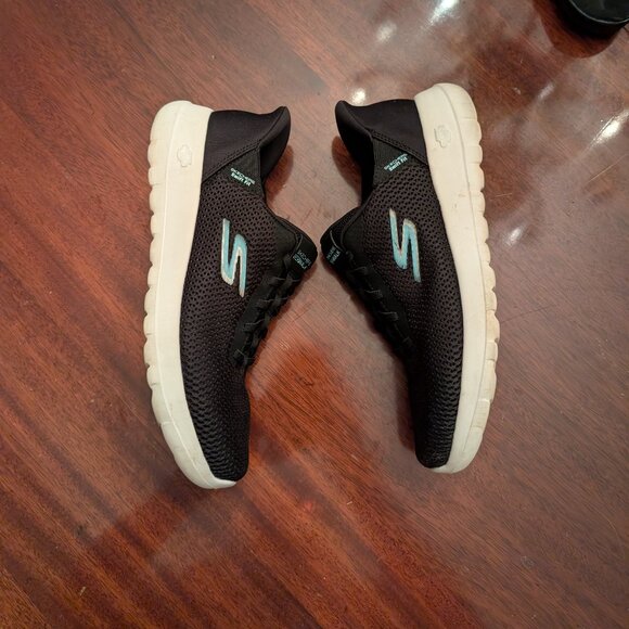 Women Size 8.5 black Sketchers Swift-Fit Go Walk Sneaker - Picture 2 of 4